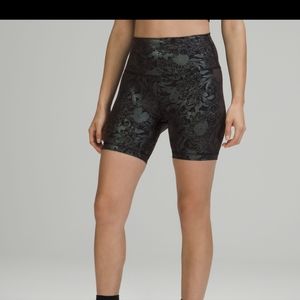 Wunder train high-rise shorts